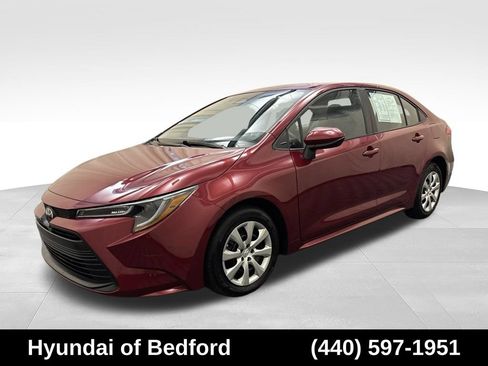 Used 2025 Toyota Corolla LE FWD image 1