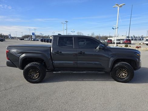 Used 2025 Toyota Tacoma TRD Off-Road image 14