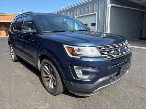 Used 2017 Ford Explorer XLT w/ Equipment Group 202A FWD image 7
