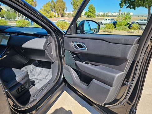 Used 2025 Land Rover Range Rover Velar Dynamic SE image 32