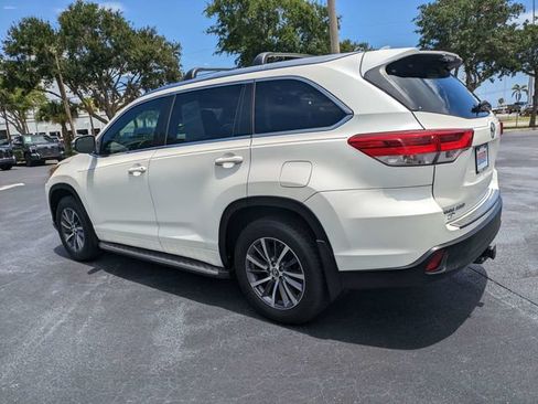 Used 2018 Toyota Highlander XLE FWD image 6