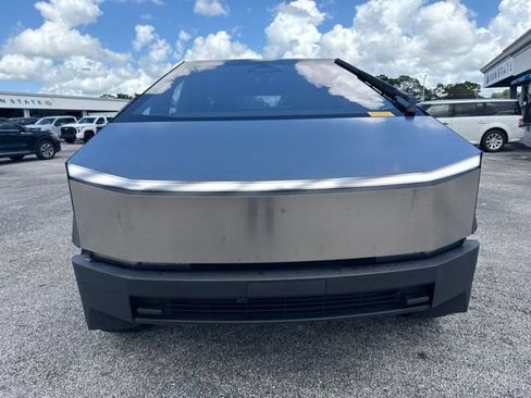 Used 2025 Tesla Cybertruck AWD Crew Cab image 4