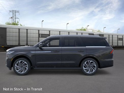 New 2026 Lincoln Navigator Premiere image 3
