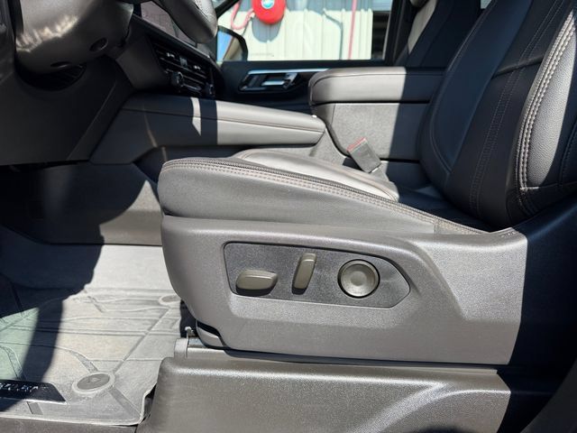 Used 2025 Chevrolet Tahoe High Country AWD/4WD image 25