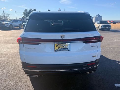 Used 2025 Buick Enclave Preferred image 4