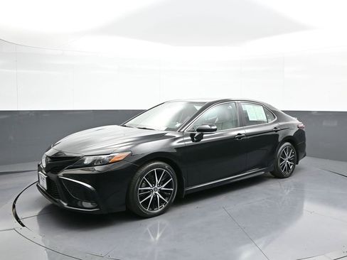 Certified 2022 Toyota Camry SE image 10