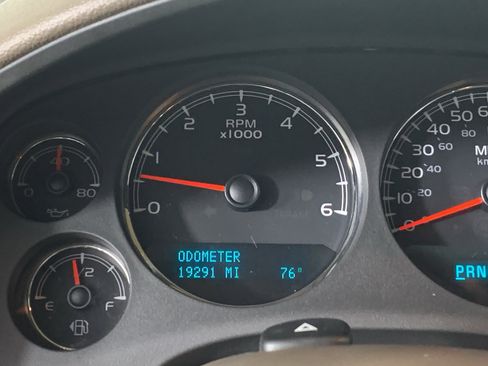 Used 2014 Chevrolet Tahoe LTZ RWD image 24