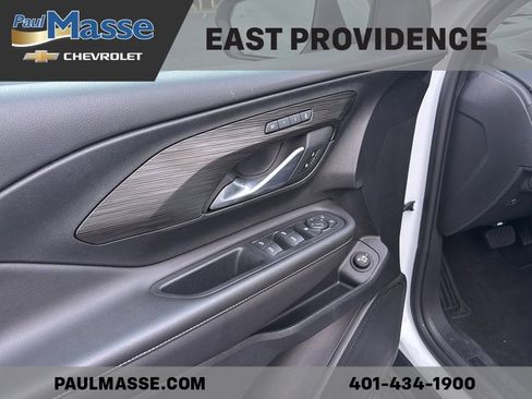 Certified 2022 GMC Terrain SLT image 9