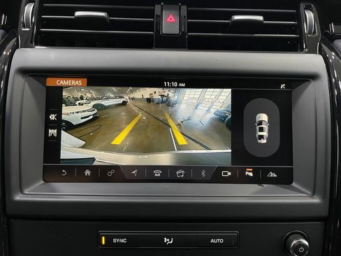 Used 2018 Land Rover Discovery SE image 11