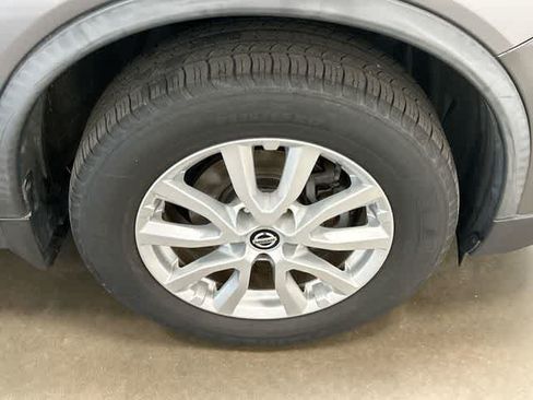 Used 2018 Nissan Rogue SV AWD/4WD image 5