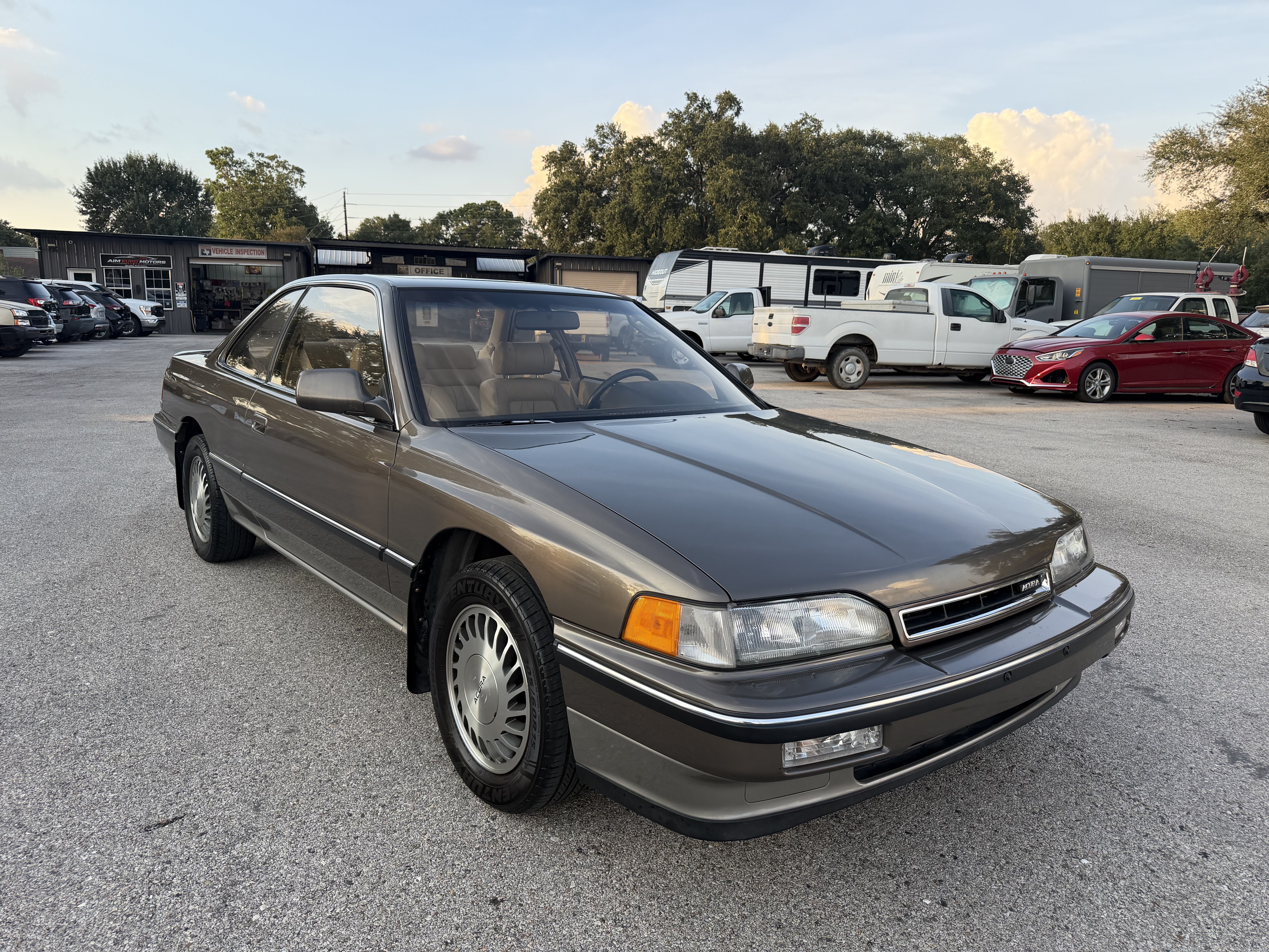 Used 1990 Acura Legend L FWD image 2