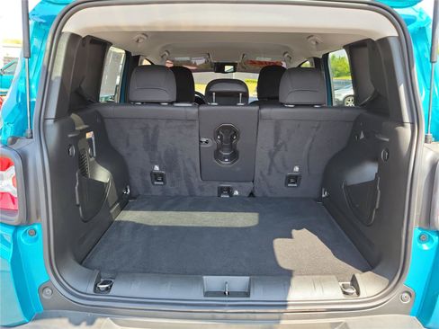 Used 2022 Jeep Renegade Latitude w/ Convenience Group AWD/4WD image 9