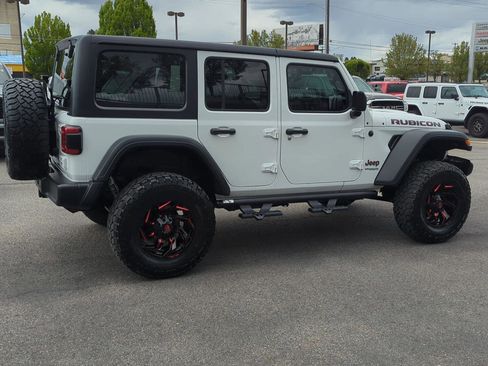 Used 2022 Jeep Wrangler Unlimited Rubicon w/ LED Lighting Group AWD/4WD image 6