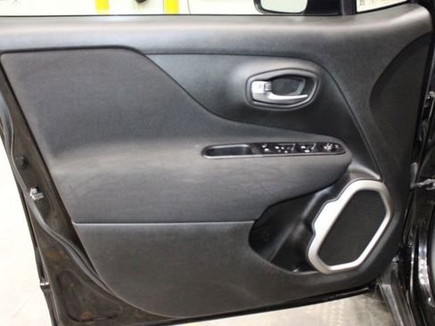 Used 2021 Jeep Renegade Latitude image 12