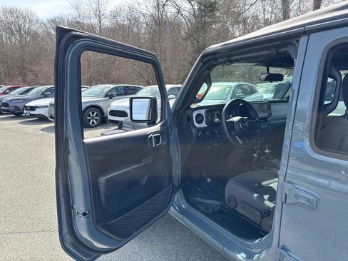 Used 2025 Jeep Wrangler Sport image 12