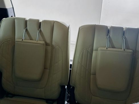 Used 2017 Ford Explorer Platinum image 30