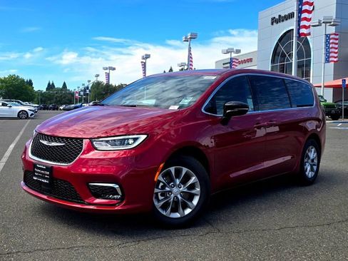 New 2026 Chrysler Pacifica Limited image 3