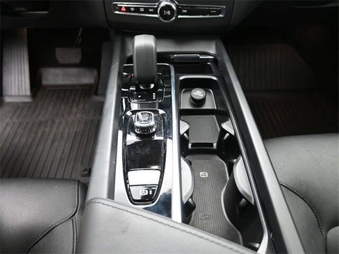 Certified 2024 Volvo XC60 B5 Core image 13