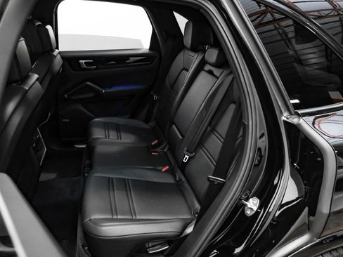 Used 2019 Porsche Cayenne image 32
