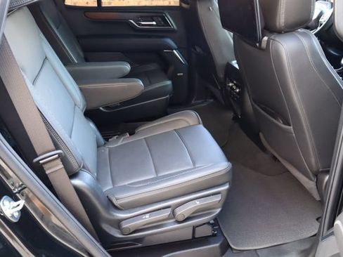 Used 2025 GMC Yukon Denali w/ Denali Reserve Package AWD/4WD image 18