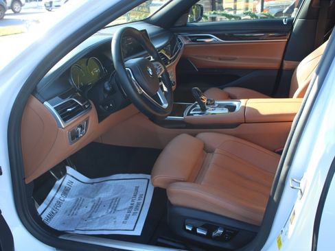 Used 2019 BMW 740i w/ Executive Package image 17