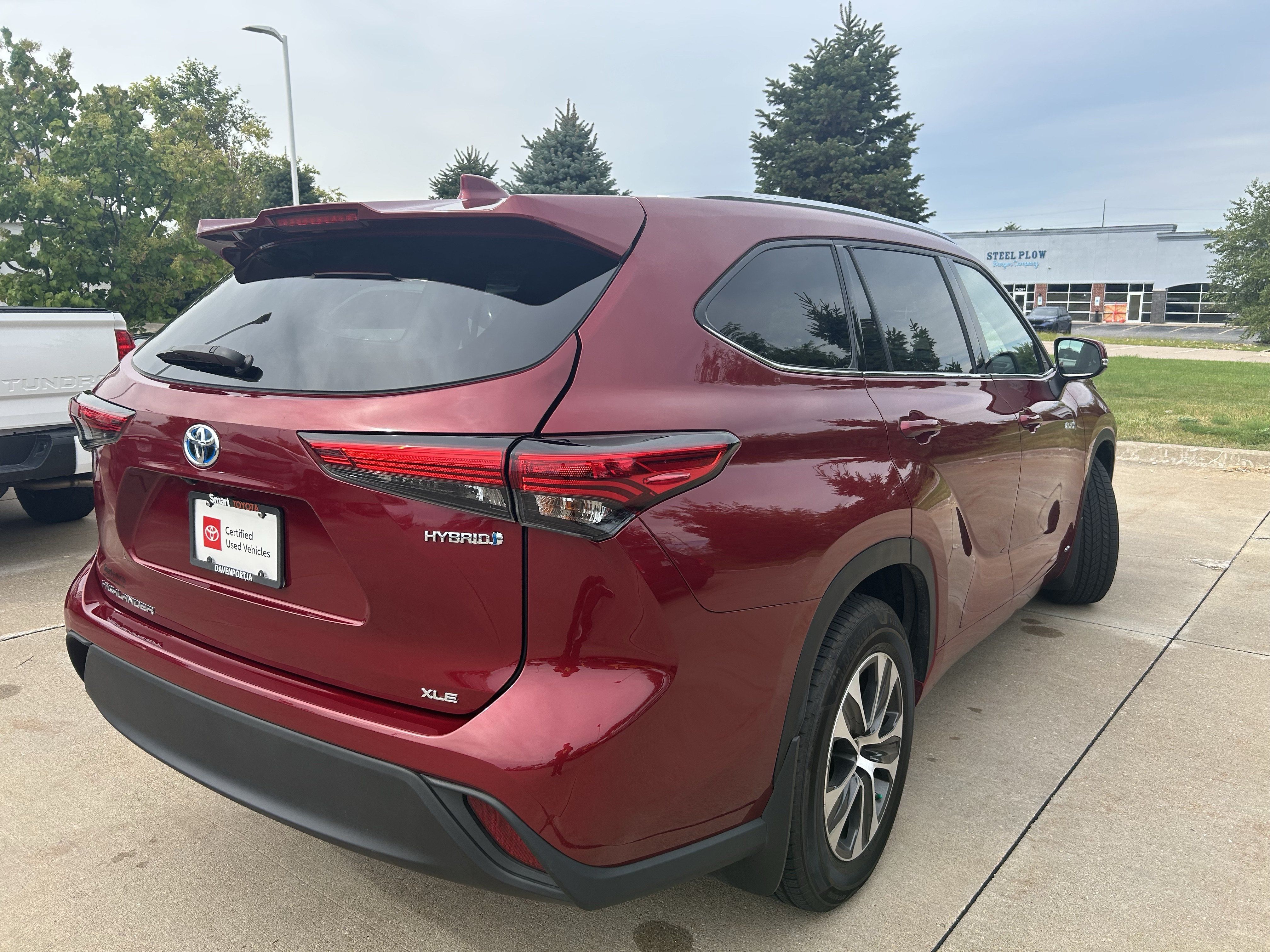 Certified 2021 Toyota Highlander XLE AWD/4WD image 5