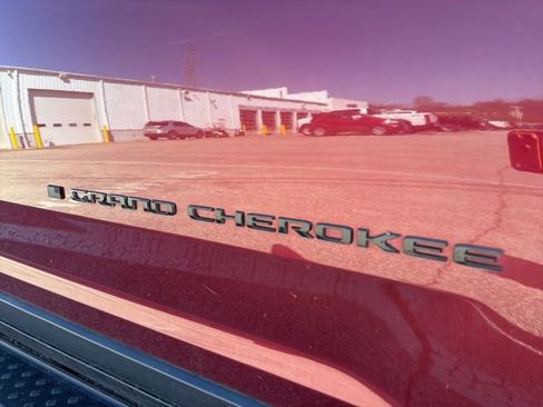 Used 2023 Jeep Grand Cherokee L Laredo image 10