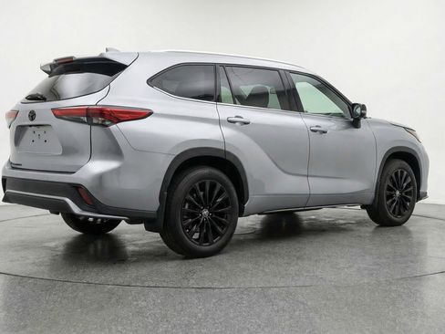 Used 2025 Toyota Highlander XSE image 9