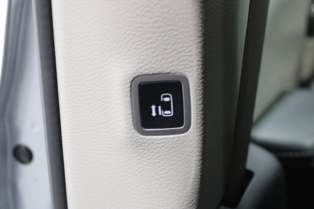 Used 2023 Chrysler Pacifica Touring-L FWD image 16