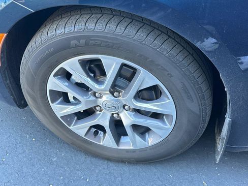 Used 2023 Chrysler Pacifica Pinnacle image 6