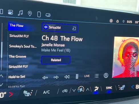 Used 2025 Chevrolet Suburban Z71 image 19