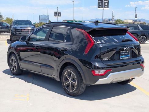 Certified 2024 Kia Niro EX FWD image 3