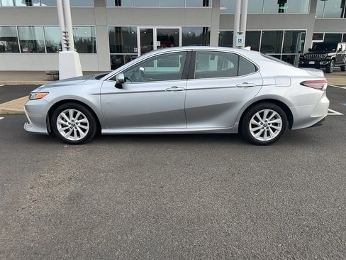 Used 2022 Toyota Camry LE image 9