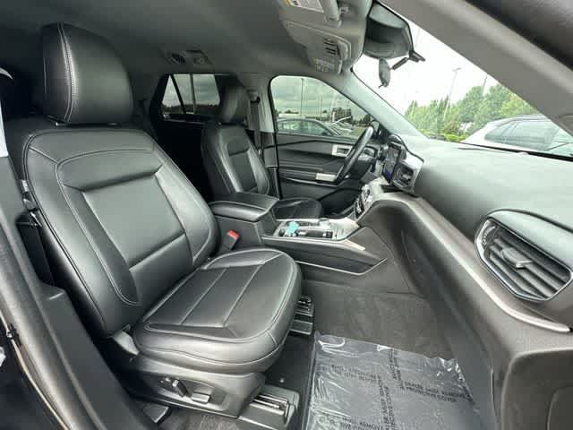 Used 2023 Ford Explorer XLT w/ Equipment Group 202A AWD/4WD image 21