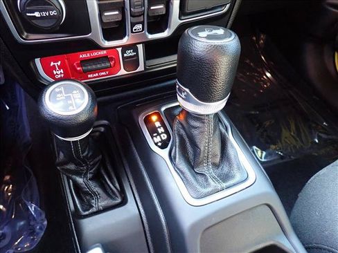 Used 2024 Jeep Wrangler Unlimited AWD/4WD image 14