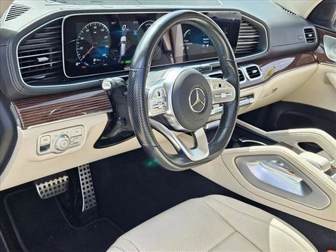 Used 2023 Mercedes-Benz GLS 450 4MATIC image 7