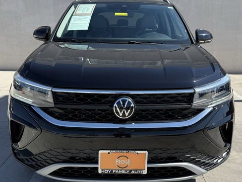 Certified 2024 Volkswagen Taos SE image 2
