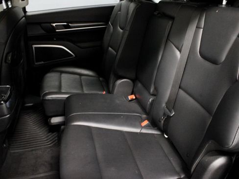 Used 2025 Kia Telluride LX FWD image 22