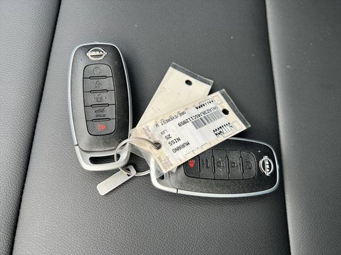Used 2025 Nissan Murano SV FWD image 17