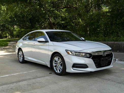 Used 2018 Honda Accord LX image 2