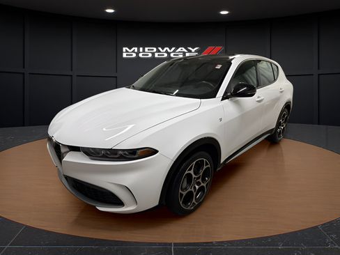 Used 2024 Alfa Romeo Tonale Ti AWD/4WD image 2