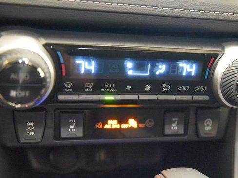 Used 2025 Toyota RAV4 XLE image 18