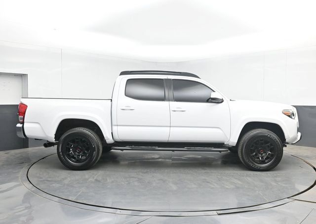 Used 2017 Toyota Tacoma SR5 w/ Tow Package AWD/4WD image 15