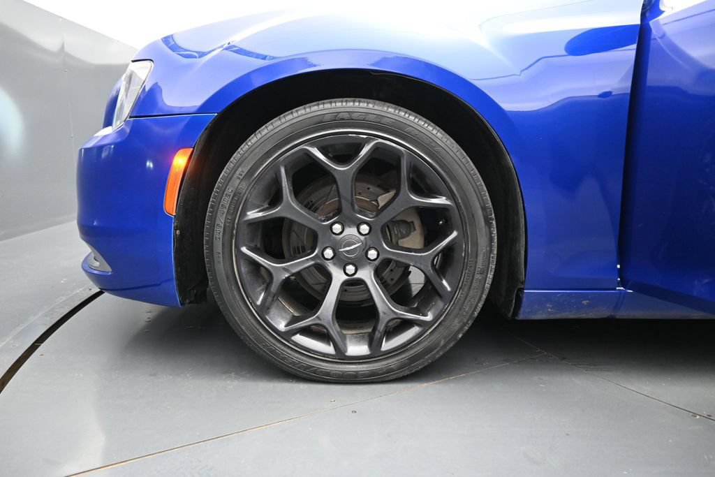 Used 2019 Chrysler 300 S RWD image 26