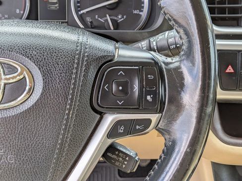 Used 2017 Toyota Highlander XLE image 18