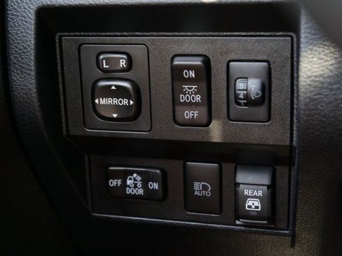 Used 2019 Toyota Tundra Limited w/ Limited Premium Package AWD/4WD image 24