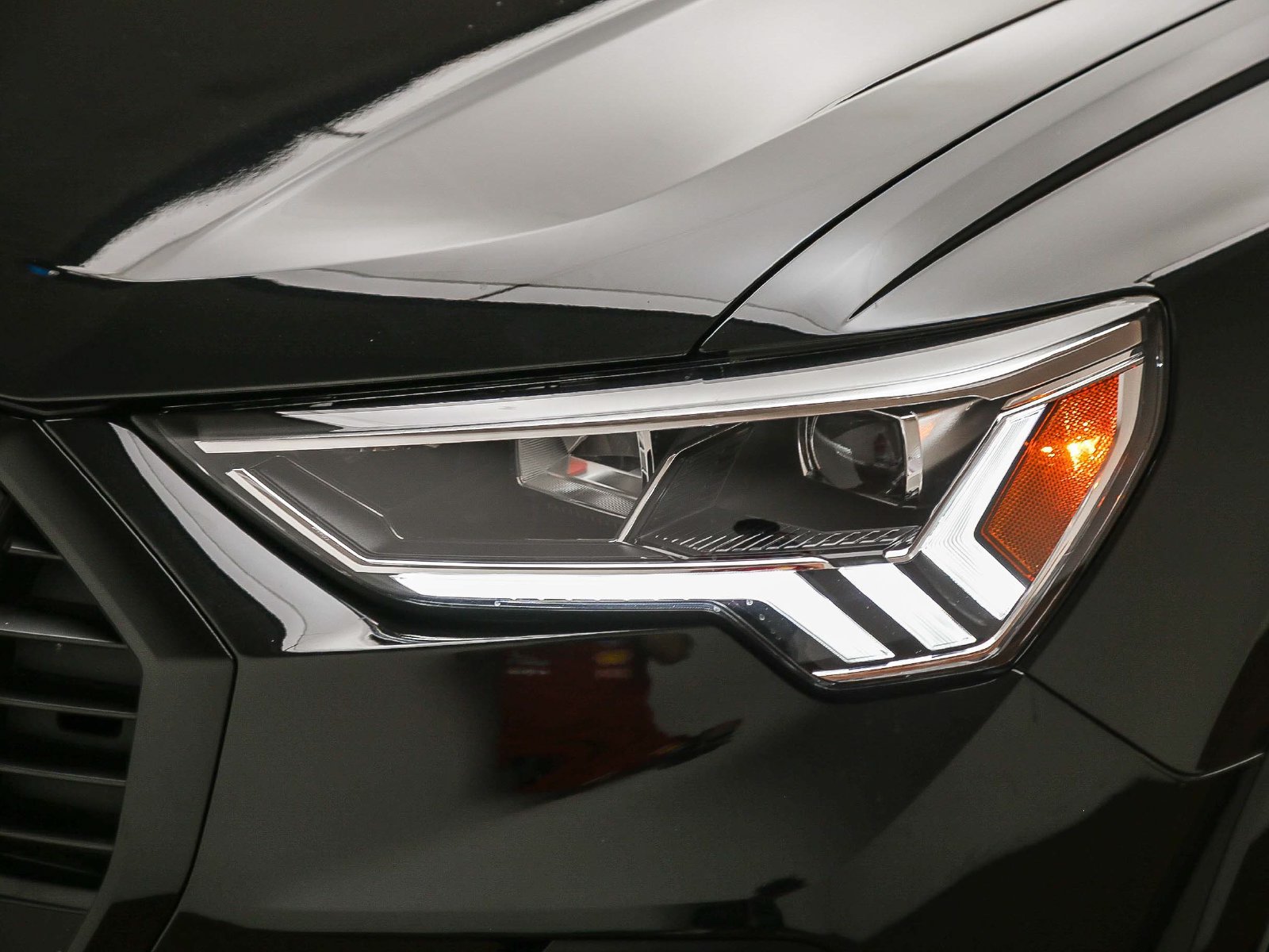 Certified 2025 Audi Q3 2.0T Premium Plus w/ Premium Plus Package AWD/4WD image 11