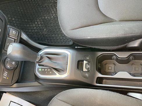 Used 2023 Jeep Renegade Latitude image 20