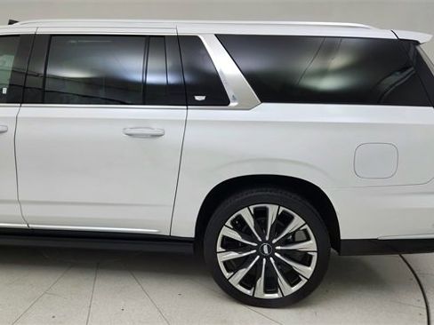 Used 2025 Cadillac Escalade ESV Premium Luxury Platinum image 10