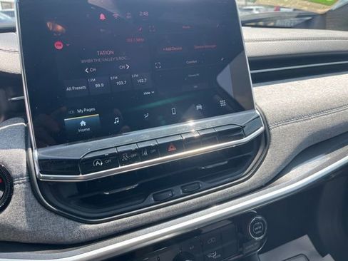 Used 2024 Jeep Compass Latitude image 18